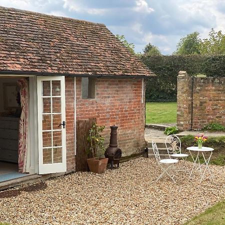 The Studio Wisborough Green Exterior foto